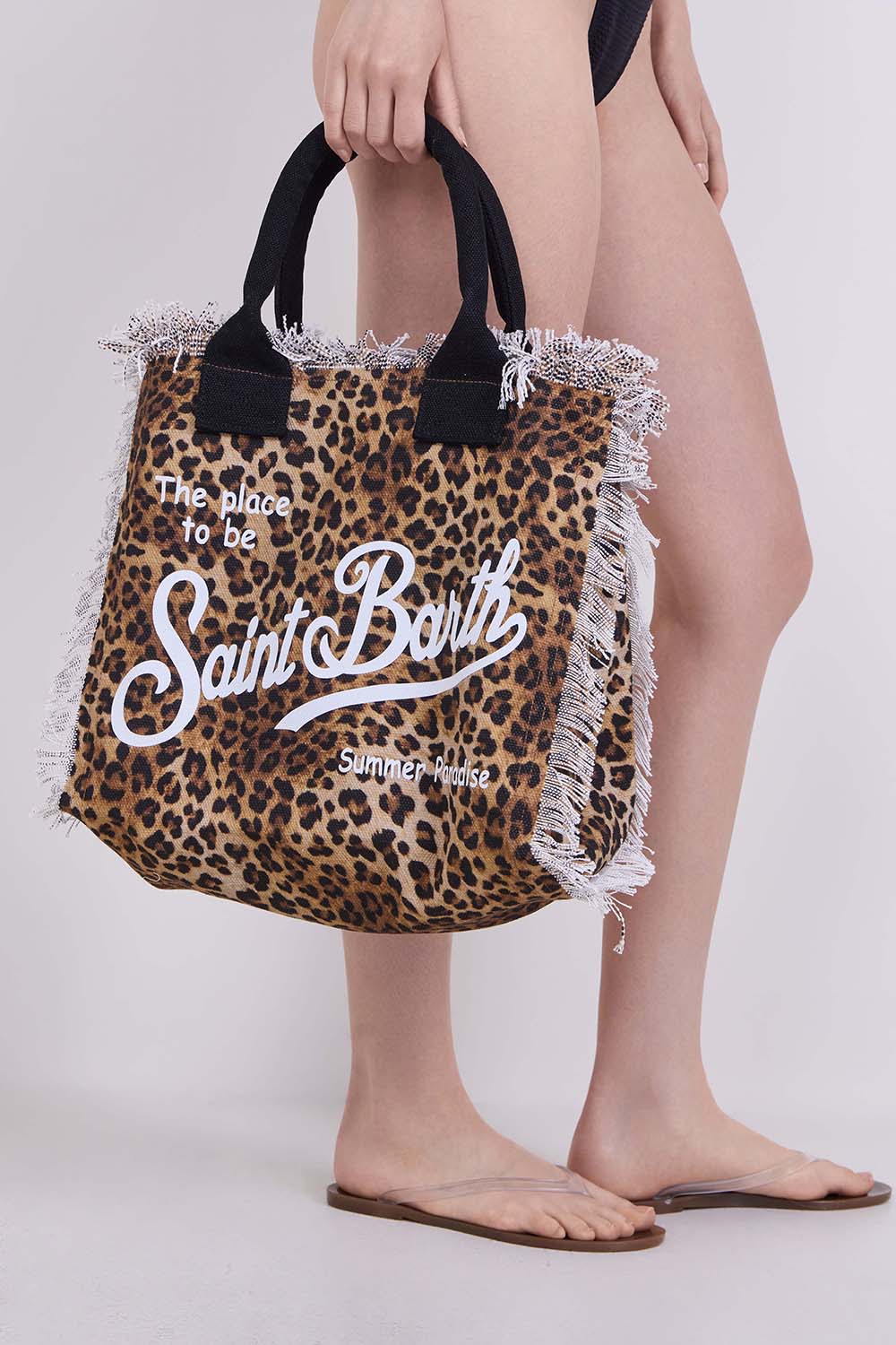 תמונת כל הלוק של תיק ואניטי מנומר